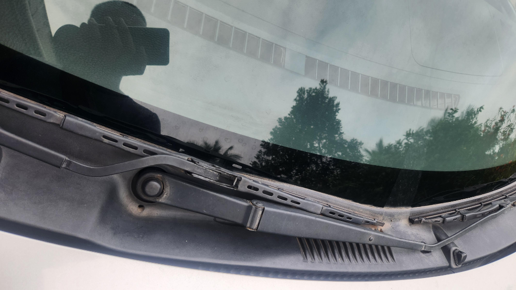 Wiper arm streak marks, cowl plastic and windshield glass inspection